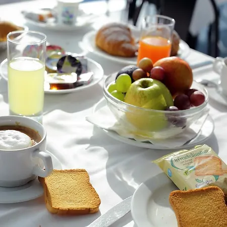 Continental Hotel 3*